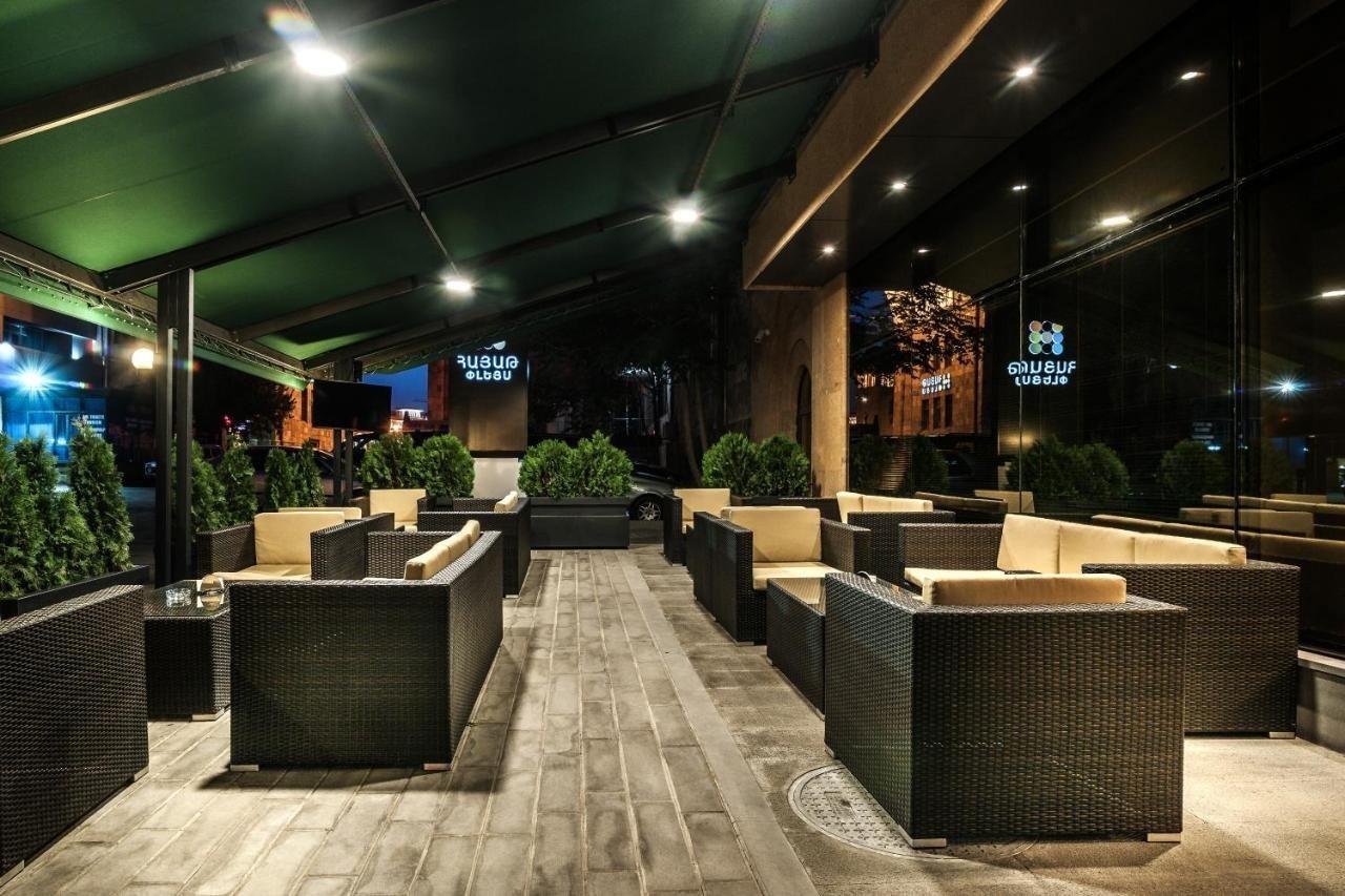 Yerevan Place Hotel Екстериор снимка