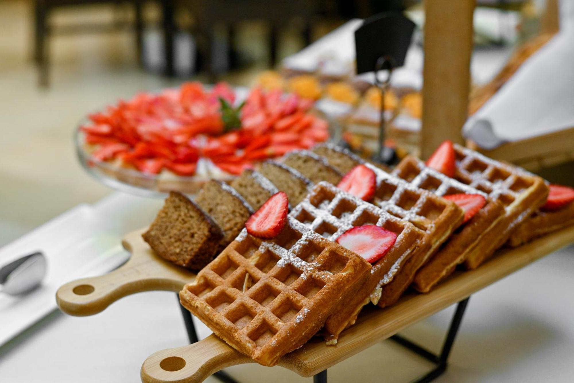 Yerevan Place Hotel Екстериор снимка