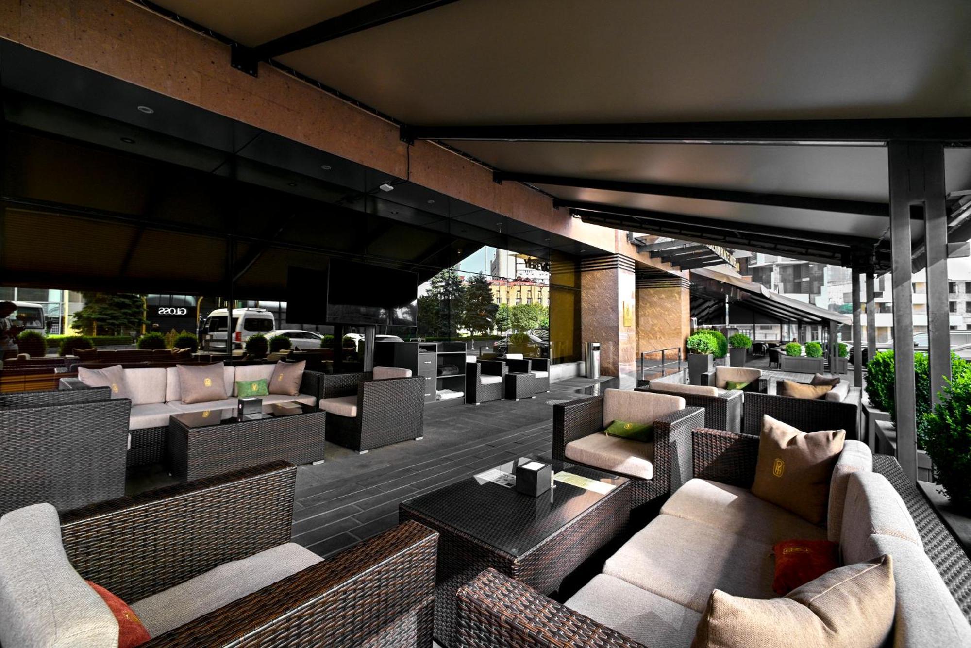 Yerevan Place Hotel Екстериор снимка
