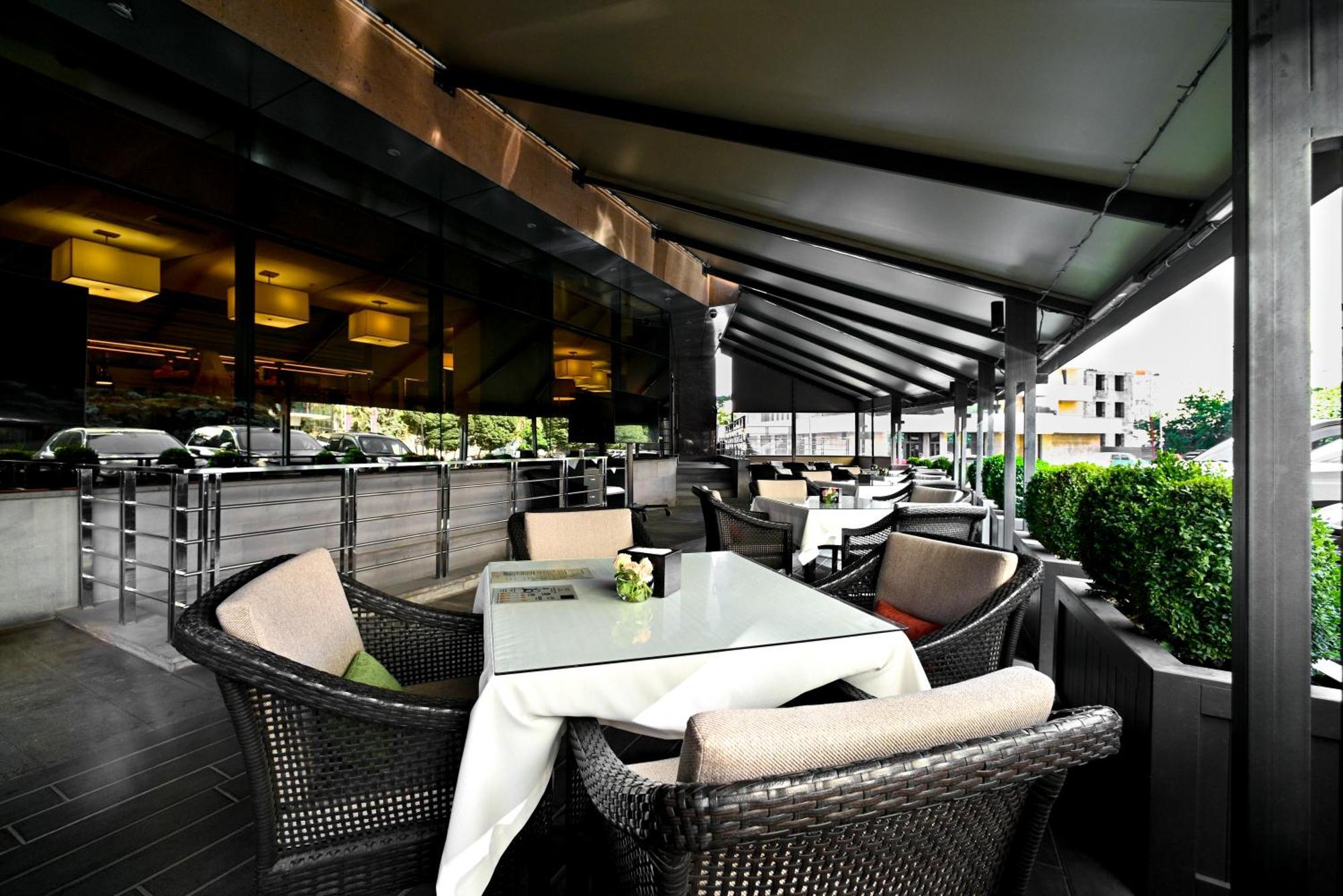 Yerevan Place Hotel Екстериор снимка