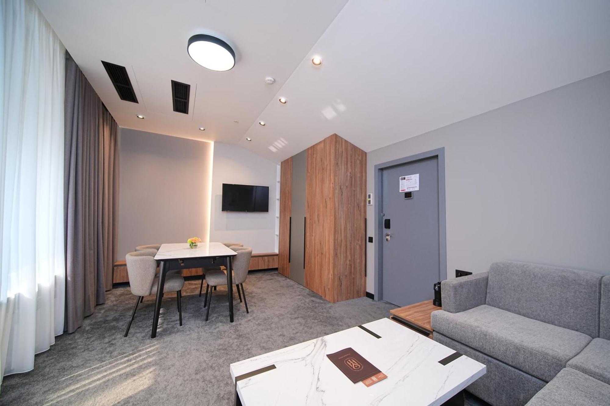 Yerevan Place Hotel Екстериор снимка
